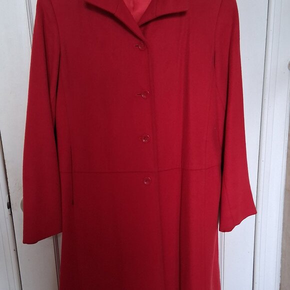Bill Blass Classic Red Cashmere Single Breasted Winter Coat with 2 side pockets - Picture 3 of 7